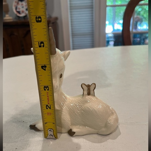 Vintage creamy white baby unicorn with butterfly ceramic figurine. So sweet! - Picture 8 of 8